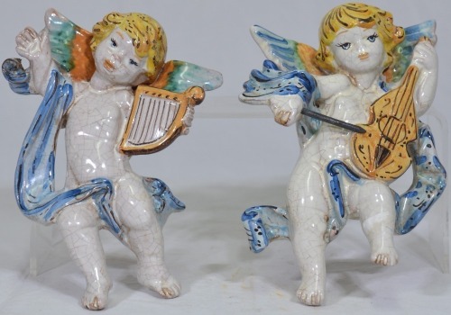 Figurines x2 - E. Boria - Pair of cherubs, Majolica glaze terracotta, Signed to rear, H 20cm