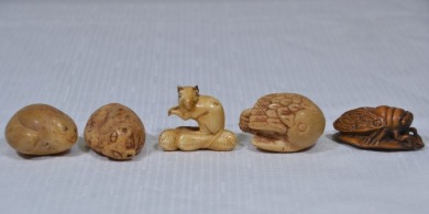 Asian - 5 Organic Japanese carvings, 2 x assigned, 1 x non-composite, 1 x wood, 3 x tagua nut