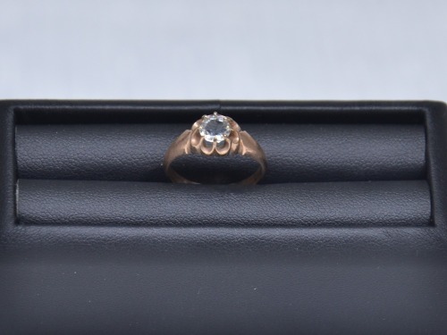 Jewellery - Gold Ring 8 K with white topaz, 3.4grams