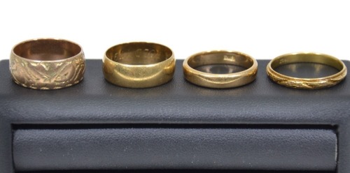 Jewellery - Gold rings x 4 assorted grades incl. 3 x 18 K gold (9.4grams) and 1 x 9 K gold (engraved 4grams)