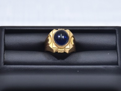 Jewellery - Ring tested 18 K gold with synthetic sapphire 8.5g