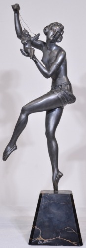 Sculpture - Art deco lady puppeteer, Cold painted spelter on marble, 51 cm