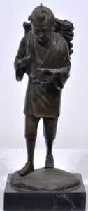 Art - Japanese traveller reading book, bronze on marble base. H 32 cm.