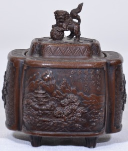 Art - Japanese koro carved with decorative lion. H 12 cm