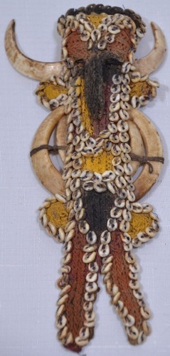 Textiles - Chest ornament made from fibre shell and tusk. 28 cm.