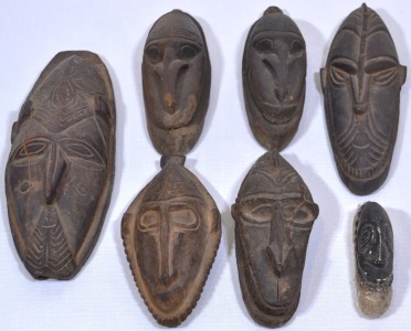 Tribal x 7 - Tribal carvings various sizes and motifs. H 20cm.