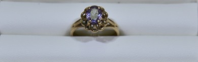 Jewellery - 9ct Gold solitaire ring with amethyst, stamped 9 K, 3grams