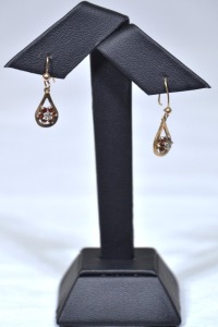 Jewellery - Gold, ruby, and diamond star earrings, 2grams