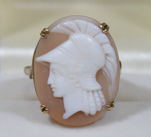 Jewellery - Cameo centurion gentleman's ring 9 K gold Victorian style, 6.4grams (total weight)