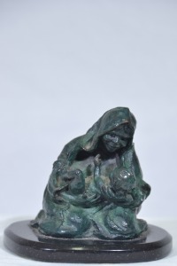 Sculpture - Fiande, Indigenous Mother with Child, Cast bronze limited edition, H 9cm.