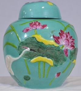 Asian Artifact - Ginger jar majolica style with birds and flowers, near mint. Old and crude. H 19cm.