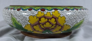 Asian Artifact - Cloisonne bowl with yellow and blue flowers, bright and attractive. D 20cm.
