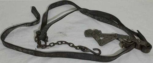 Leather wire straining device