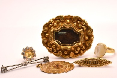 Jewellery - Gold Plated Group Lot x5 - Including Medalion, Mourning Belt Buckle