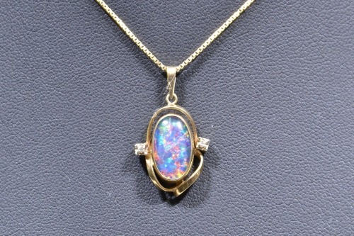 Jewellery - Opal doublet pendant with diamond to either side & marked 9kt gold chain & mount.