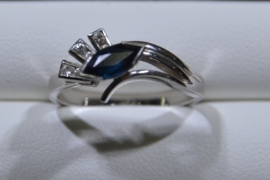 Jewellery - Ring - Saphire and diamonds, P, Tested 17kt, weighs 4.95g