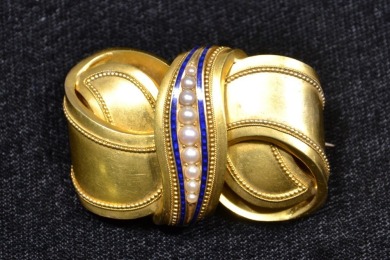 Jewellery - Mourning Brooch, Glit silver with seed pearls and enamel
