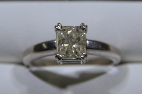 Jewellery - Ring - Low quality diamond, O, Tested 9kt, weighs 4.57g