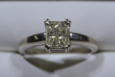 Jewellery - Ring - Low quality diamond, O, Tested 9kt, weighs 4.57g