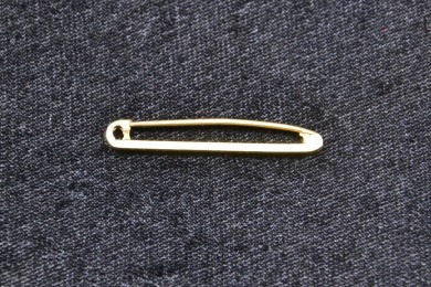 Jewellery - Victorian Nappy Pin tested 9kt weight 1.5gram
