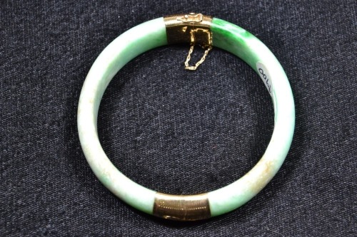 Jewellery - Gold & Jade Bangle - Tested 14kt - Dia 60mm
