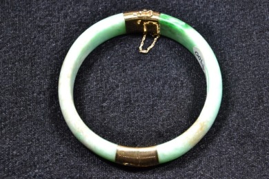 Jewellery - Gold & Jade Bangle - Tested 14kt - Dia 60mm