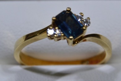 Jewellery - Ring - unknown stone with diamonds, N.5, Tested 18kt, weighs 3.07g