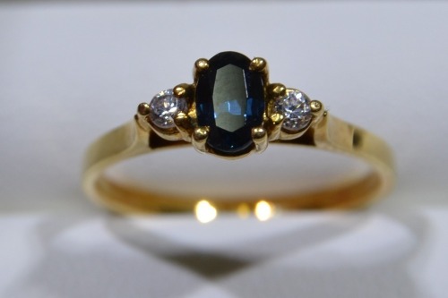 Jewellery - Ring - unknown stone with diamonds, K.5, Tested 18kt, weighs 2.58g