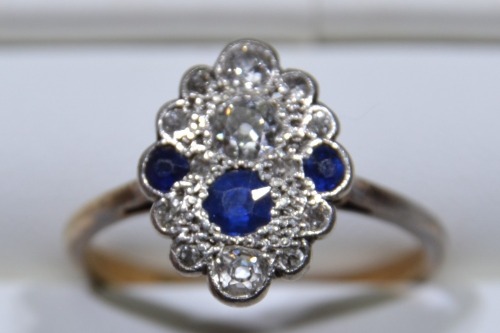 Jewellery - Ring - Saphire and diamonds, P, Tested 15kt, weighs 3.15g