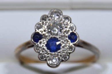 Jewellery - Ring - Saphire and diamonds, P, Tested 15kt, weighs 3.15g
