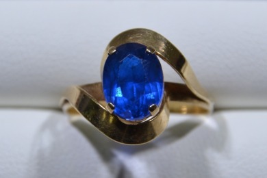 Jewellery - Ring - Synthetic Stone, L, Tested 9kt, weighs 1.7g