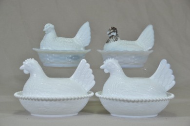 Collectable Glass - 2 pairs of Art glass hens on nest,