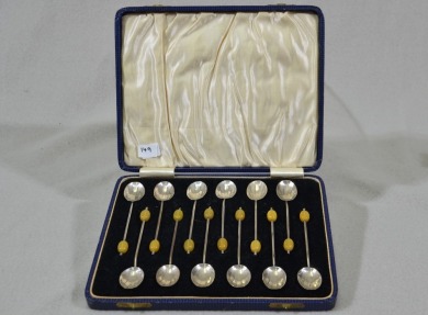 Silver Coffee Spoon set (12) - Hallmarked silver with decorative scalloped bowl & butterscotch amber coffee bean tip