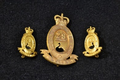 Militaria - Hat & Collar Badges - 28th Battalion, The Swan Regiment 1953 - 60