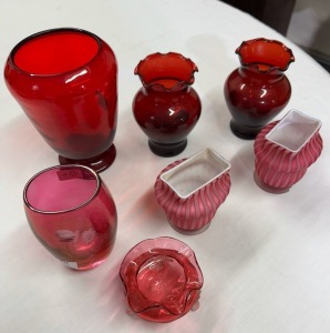 Decorative Glass - Group lot (7) - 2 x Pink Vaseline, 5 x Ruby Glass
