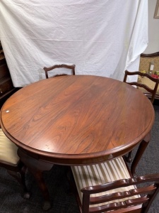 Furniture - Round Dining table with 4 Chairs, Claw foot legs.