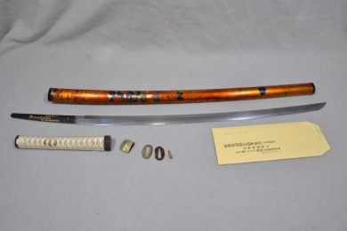 Bladed Weapons - antique Japanese Katana, Signed - Kazusa no Sue Fujiwara Kaneshige, With gold 3 body cutting test inscription complete with ornate mountings. Certification Hozon Kantei-Sho, From Japanese Sword Museum. Blade Length 97cm, Total L 104cm
