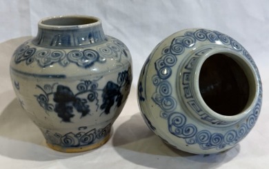 Asian Artifact - Chinese Burial Urn x2, H 11cm