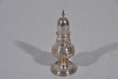 Silver - Decorative Pepper Pot - Hallmarked, W 71g
