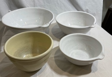 Kitchenalia - Group Lot (4) - Mixing bowls, 3 Graduates sizes with pouring spout, 1 Fowler ware, Cream mixing bowl.