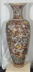 Asian Artwork - Asian Artwork - Satsuma palace vase from the late Meji period, made in Japan