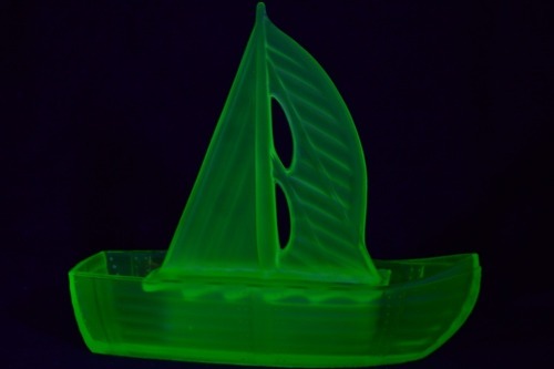 Uranium Glass - Float bowl sailing boat