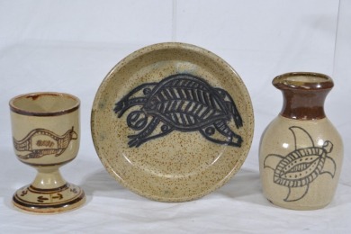 Australian Pottery - Yarrabah pottery Indigenous X 2 U/M x 1
