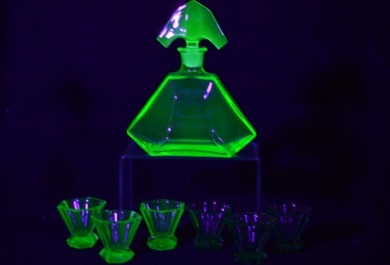 Uranium Glass - Art Deco - Decanter w/ matching glasses