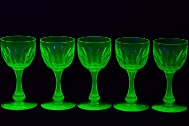 Uranium Glass - Cut Crystal - Ap&eacute;ritif glasses x5