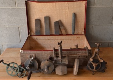 Group Lot - Hand-driven grinding tools and sharpening stones