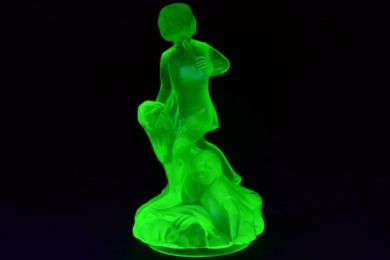 Uranium Glass - Centrepiece - Flute Player