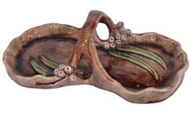 Harvey School - Figure 8 Sandwich Dish