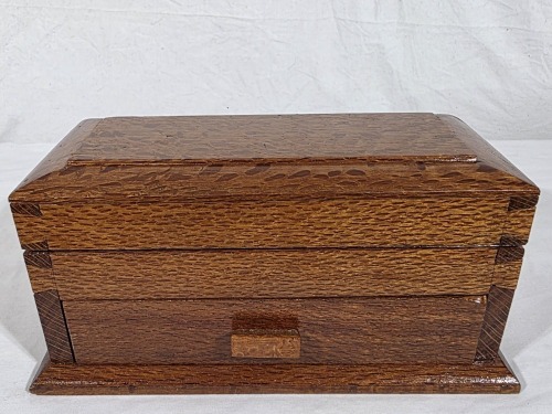 Retro - Wooden Box - trinket