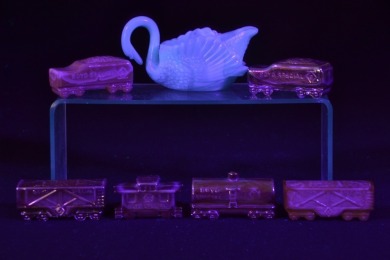 Boyd Glass -Train X 6 and swan vase